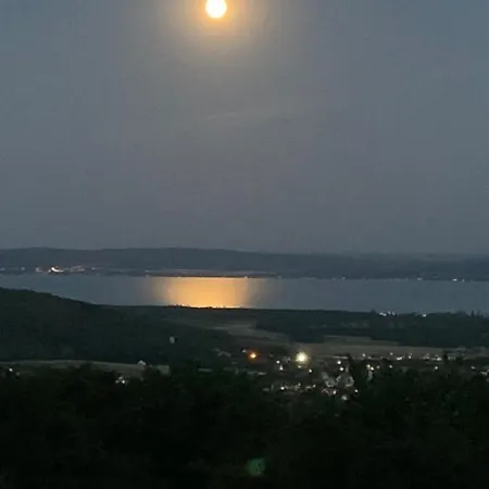 Vulkán Nyúlontúl Apartman *