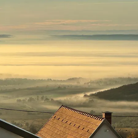 Vulkán Nyúlontúl * Mencshely